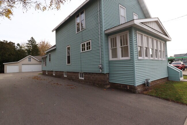 Photo - Large Updated 4 Bedroom Single Family Home