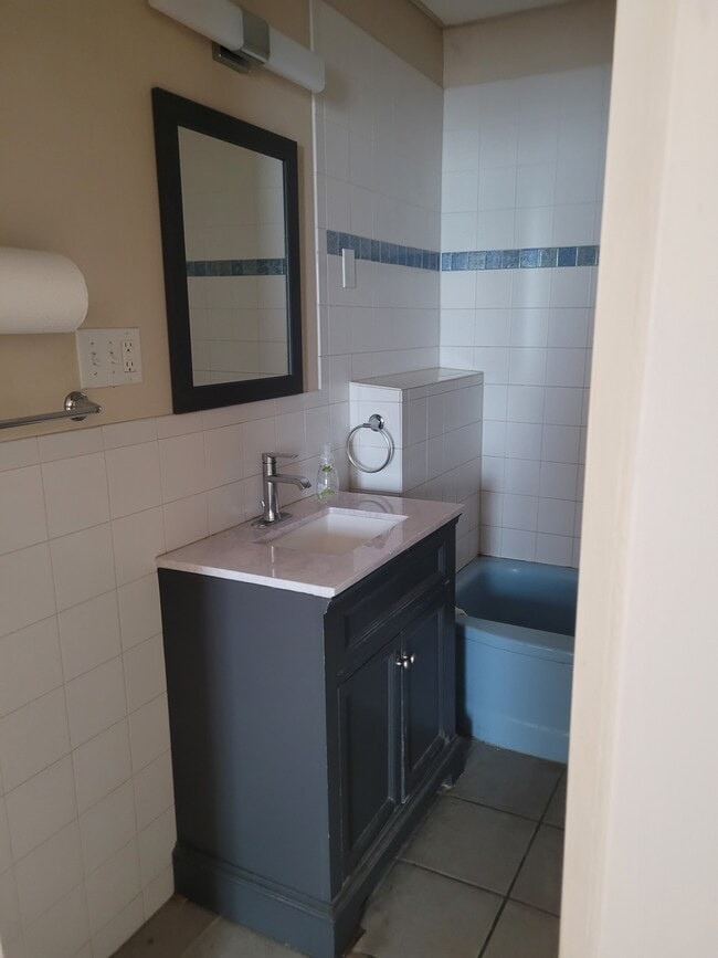 Photo - 241 Nichols Ave Unidad First floor