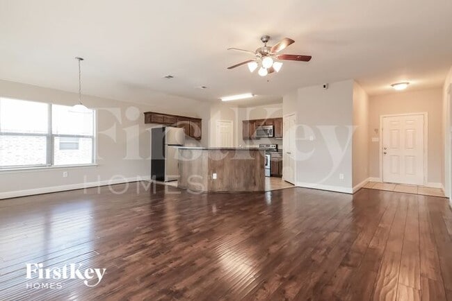 Photo - 910 Abigale Ln