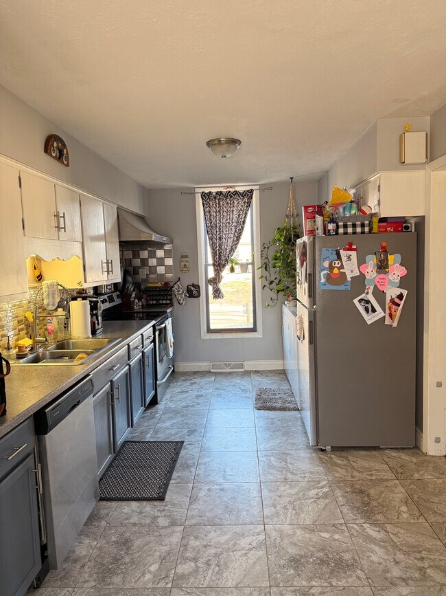 Kitchen - 309 E 22nd Ave Unit C