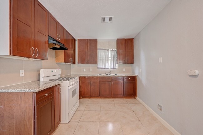 Photo - 7658 Belbay St