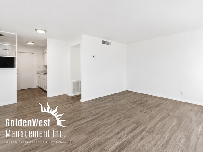 Building Photo - Charming 1Bdm 1Ba Apartment In Central Phoenix - Move In Special!