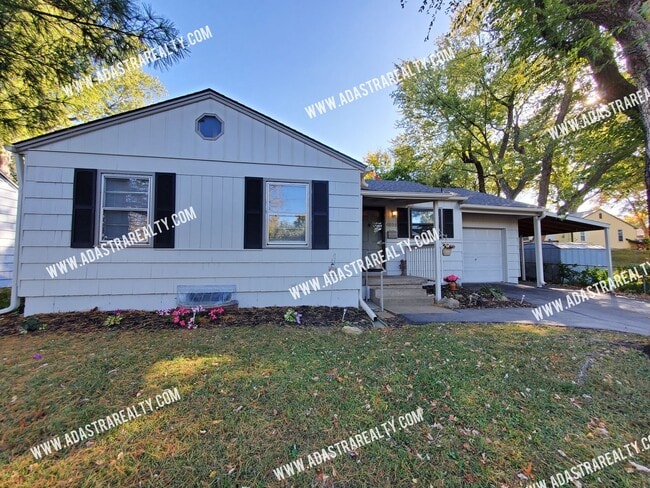 Building Photo - 4 Bedroom 2 Bath Ranch in Prairie Village-Available in JUNE!!