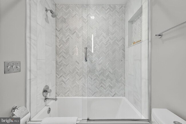 Photo - Logan Circle Beautifully Renovated Studio ...