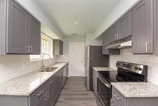 Photo - 15822 Bazelbriar Ln