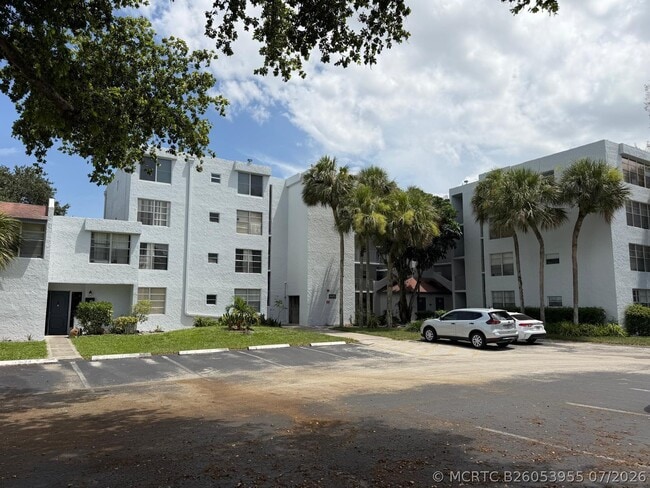 Building Photo - 9470 Live Oak Pl Unit 404