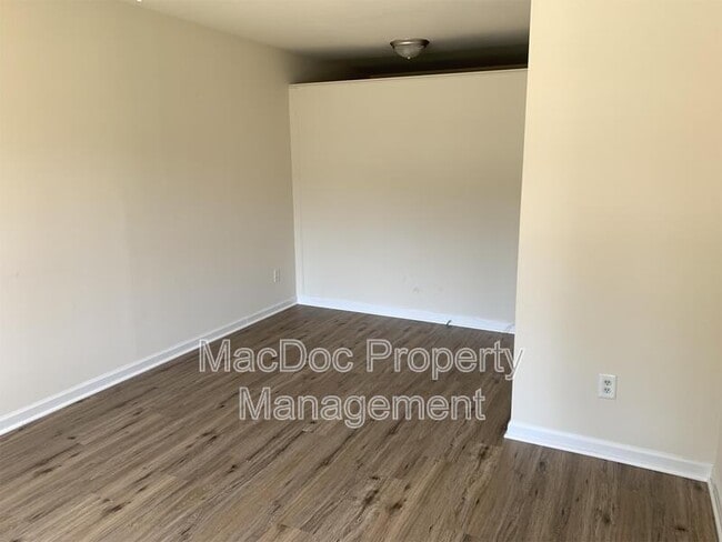 Photo - 918 Churchill Dr