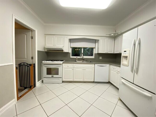 Photo - 1049 Van Buren St