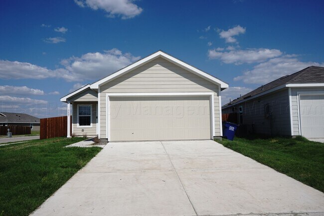 Charming 3 bedroom, 2 bathroom home locate... - Charming 3 bedroom, 2 bathroom home locate...