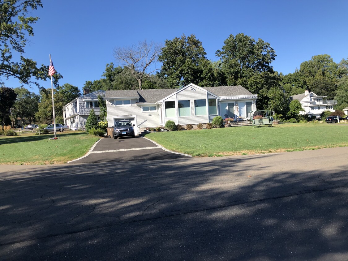 Photo - 50 Beach View Dr (Stamford, CT)