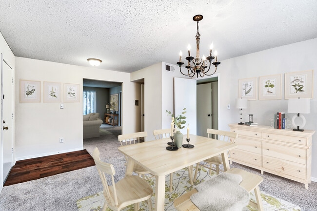 Maison Imperial Model Dining Room - Maison De Ville