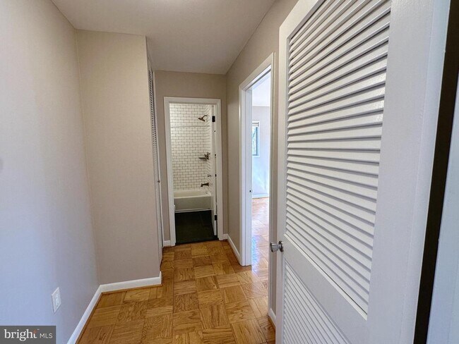 Photo - 10670 Weymouth St Unit 202