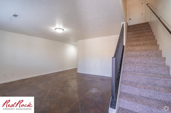 Building Photo - DOG-FRIENDLY 3 Bedroom Townhome with INTER...