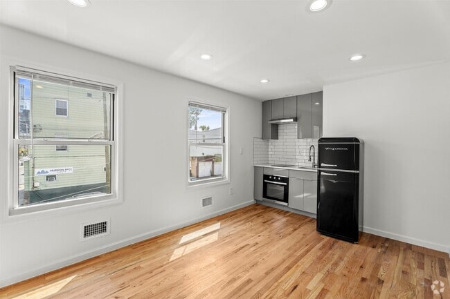 Building Photo - 695 Summit Ave Unit 2A Rental