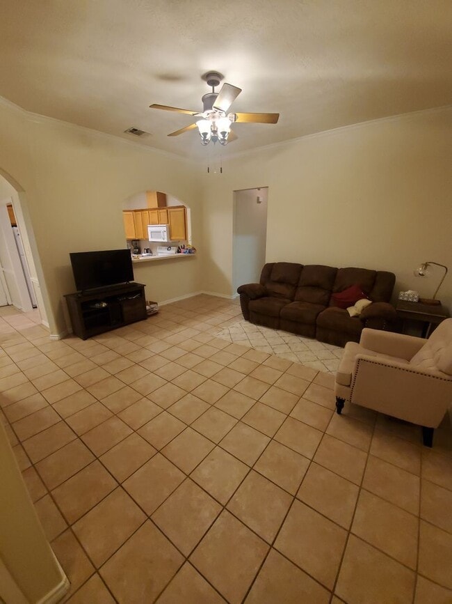 Photo - College Station - 3 Bedroom - 3 bath duplex with Fenced in Privacy Yard.