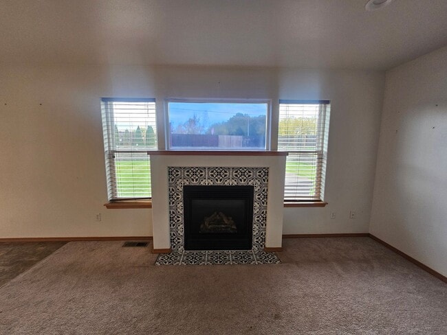 Photo - Beautiful Rental with Oversized Yard & Ope...