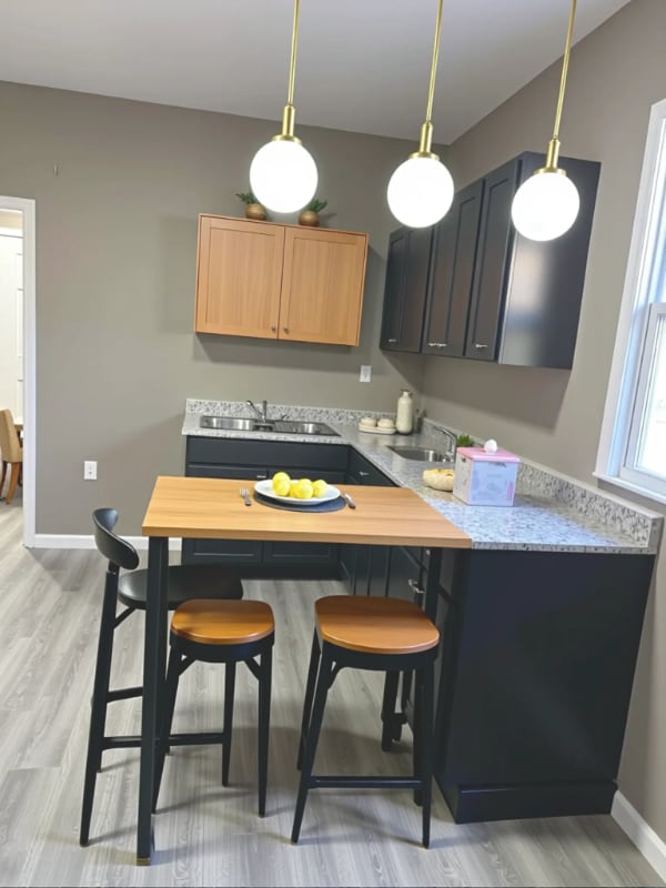 Photo - 1352 Giddings Rd