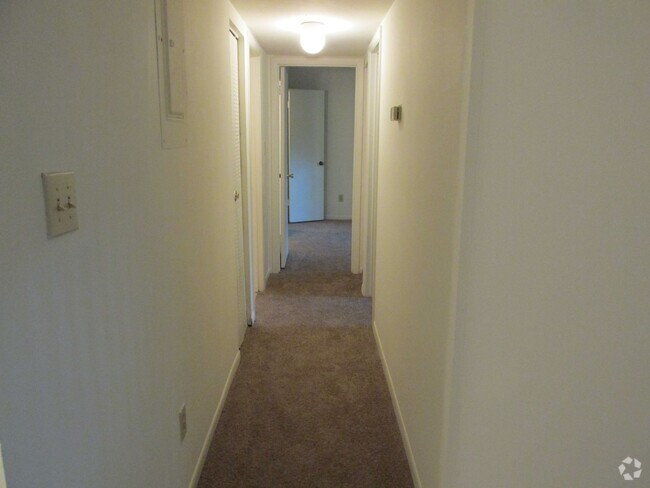 Building Photo - Modern Conveniences & Entertainment, All W... Unit #3 Rental