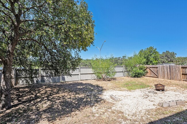 Building Photo - 2635 Lakehills St