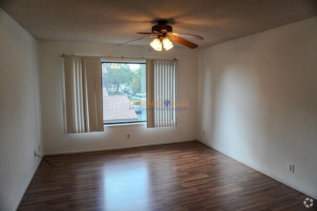 Building Photo - 2 Bed | 2 Bath | Light, Bright & Airy Cond... Rental