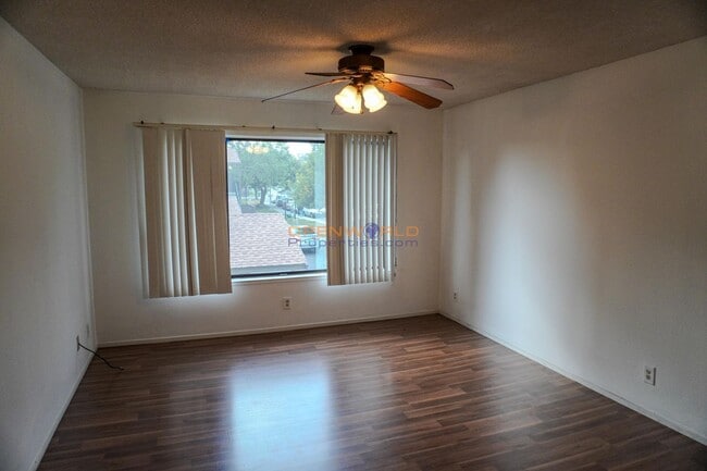 2 Bed | 2 Bath | Light, Bright & Airy Cond... - 2 Bed | 2 Bath | Light, Bright & Airy Cond... House