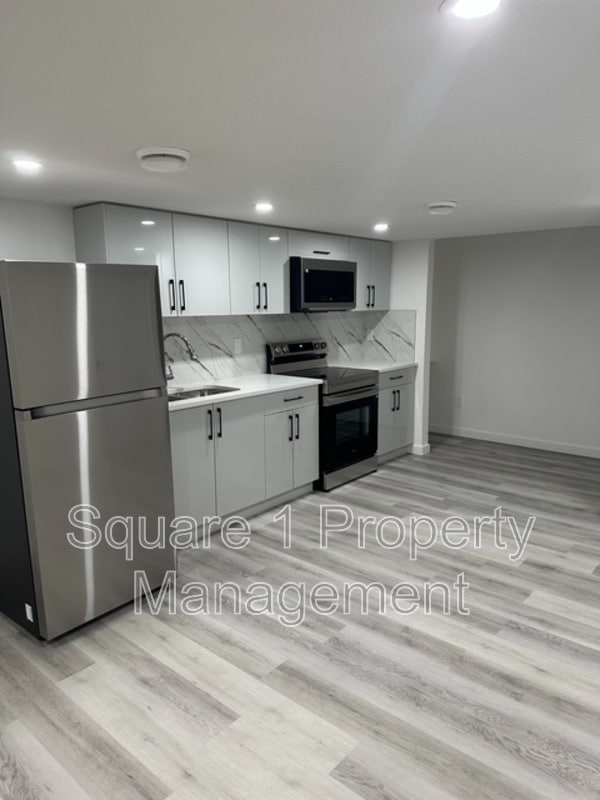 Photo - 9846 225A St NW