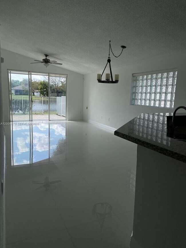 4117 Sapphire Bend