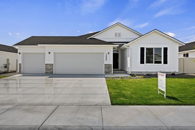 Building Photo - 12383 Genevieve St