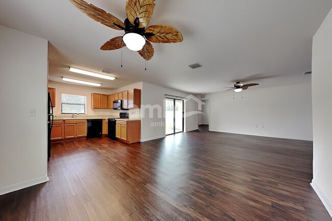 Photo - 1741 Chatham Grn
