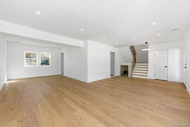 Photo - 559 Linda Ln