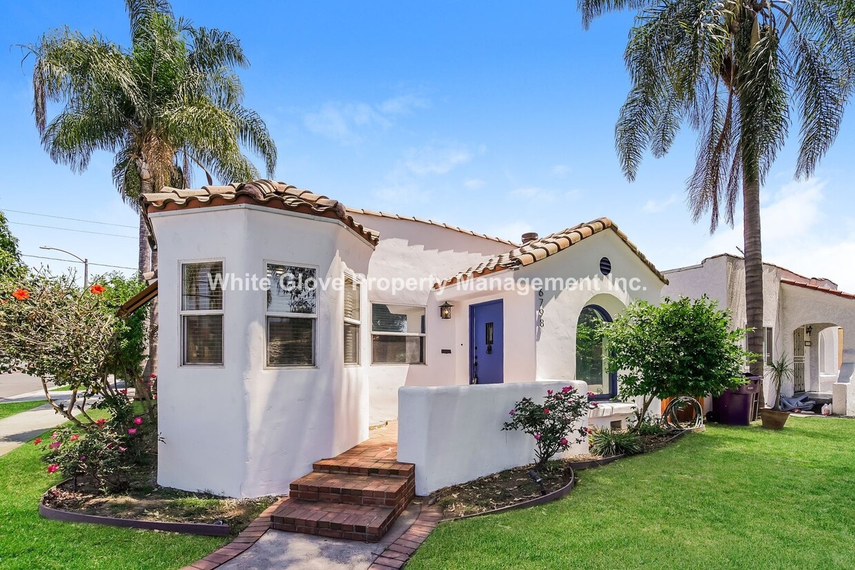 Spanish-Style 2 Bedroom Long Beach Home - Spanish-Style 2 Bedroom Long Beach Home