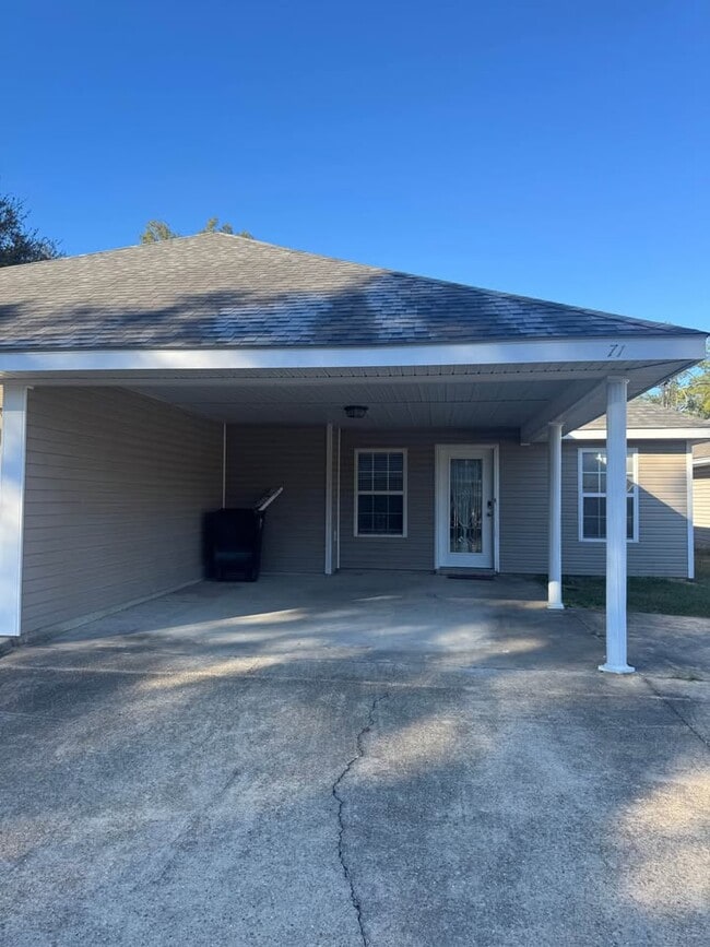 Building Photo - 14258 Woodlands Dr