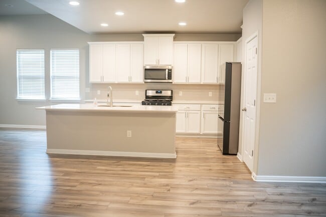 Photo - 532 Arrowhead Vine St