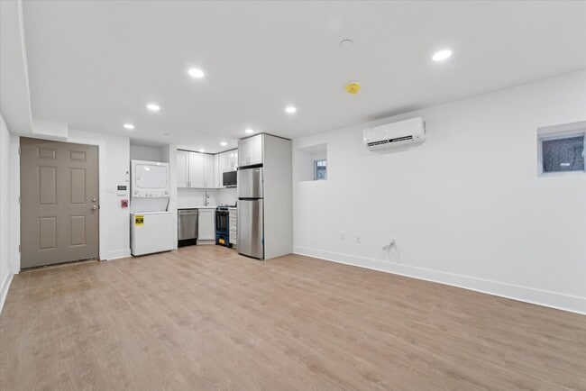 Photo - 812 W Roosevelt Blvd