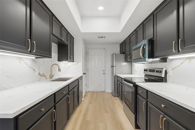 Building Photo - Room in Duplex on Gwendolyn Ln