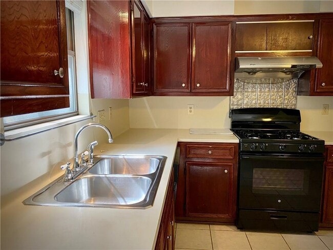 Photo - 6902 Thorncliffe Dr