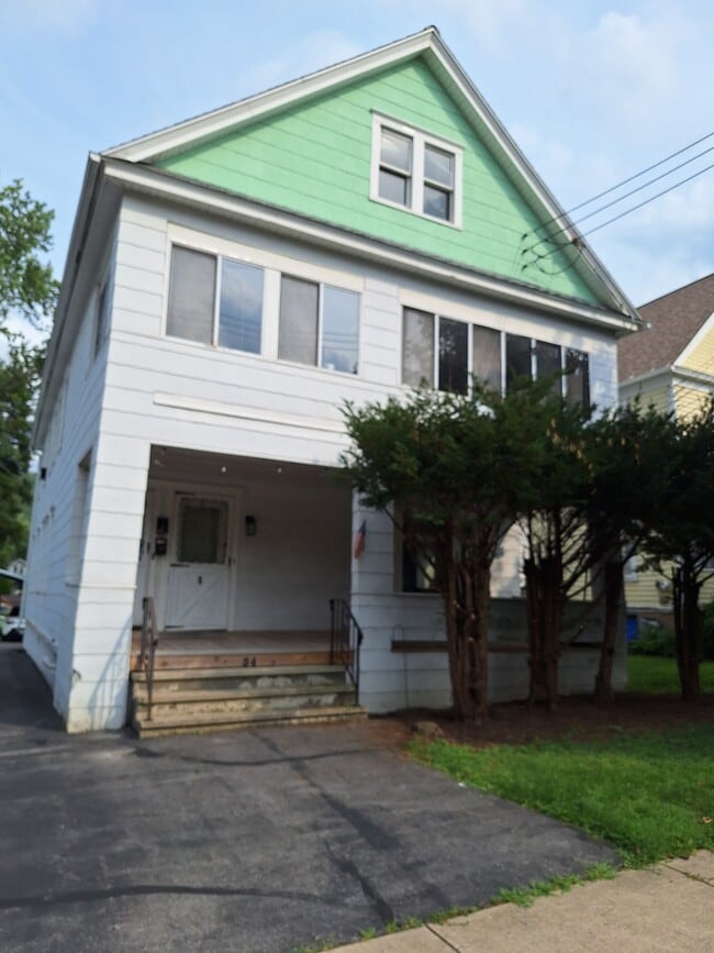 Building Photo - 34 Roosevelt Ave