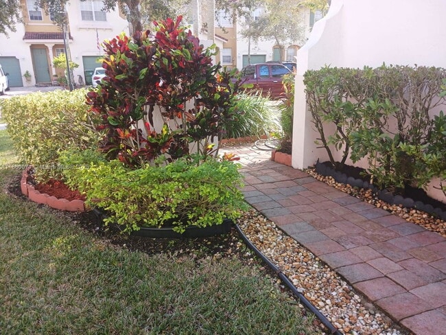 Building Photo - 2155 NE 3rd Ct