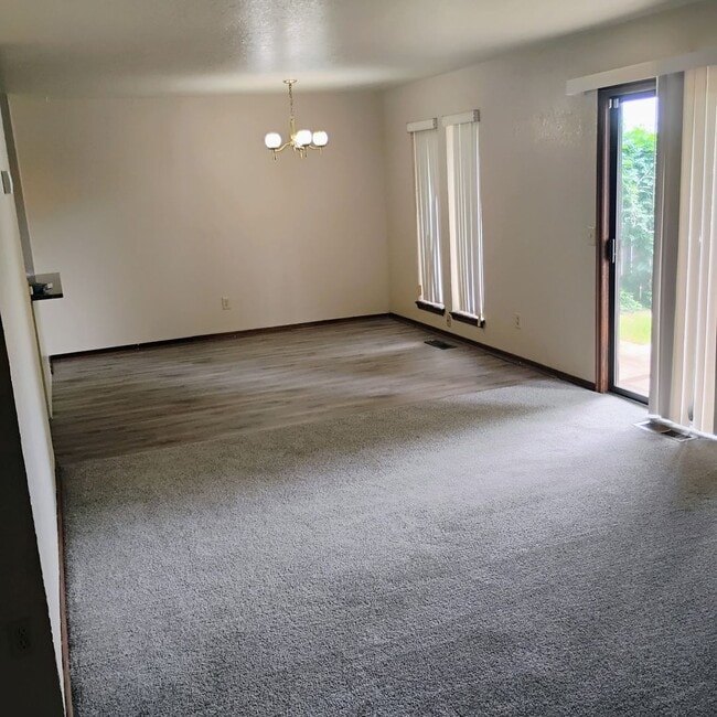 Photo - SPACIOUS DUPLEX IN DESIRABLE RIDGE AT SHADOWLAKE