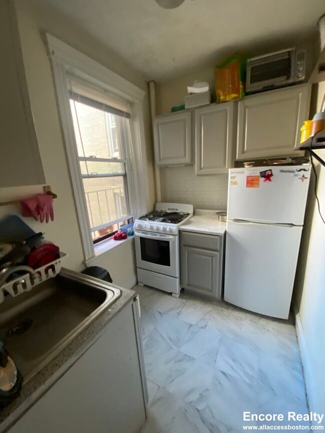 Building Photo - 364 Riverway Unit 23