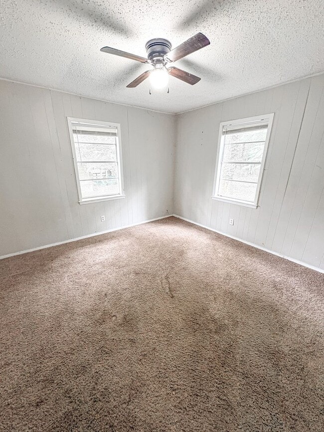 Photo - 3bedroom home with Large yard and Shop