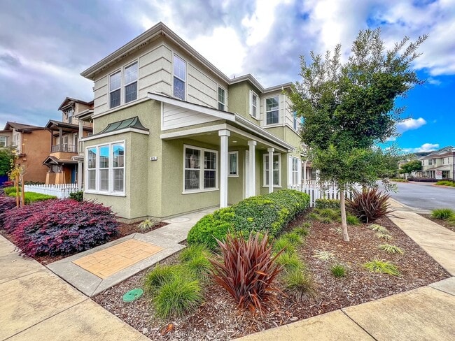 Building Photo - Three Bedroom Napa Home