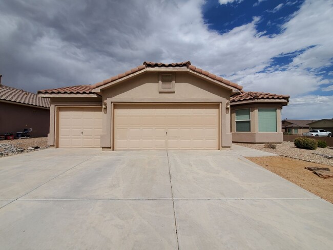 3 Bed 2 Bath home in Huning Ranch! - 3 Bed 2 Bath home in Huning Ranch!