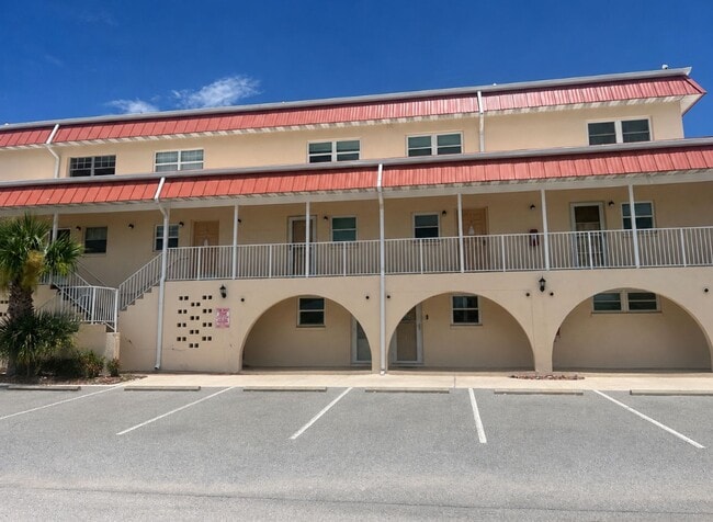 Building Photo - Beautiful Condo with Ocean Views