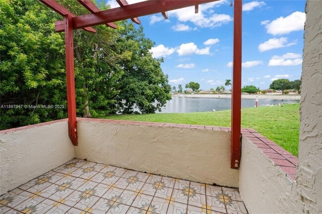 Building Photo - 8530 SW 149th Ave Unit 906