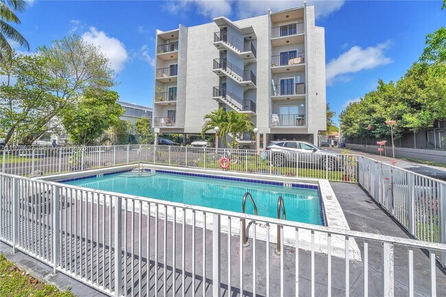 Photo - 860 NE 78th St Unidad 207