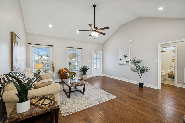 Photo - Quiet cut-de-sac living with country views!