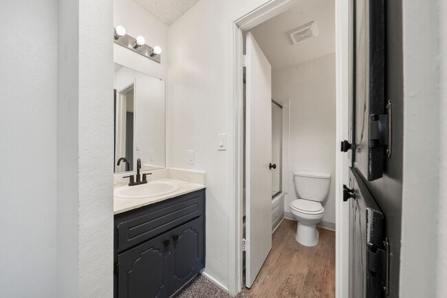 Photo - 3800 Lily St