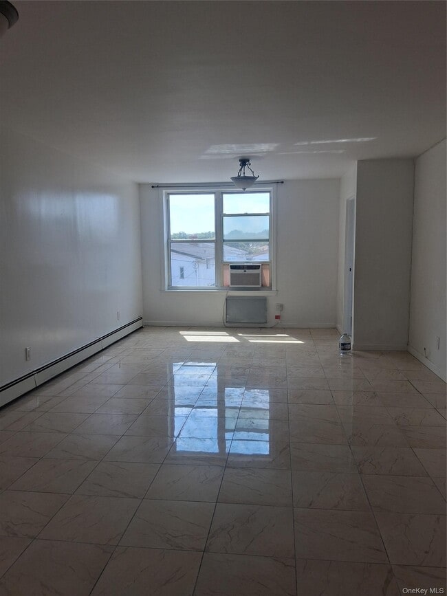 151-15 82nd St Unidad 3 floor