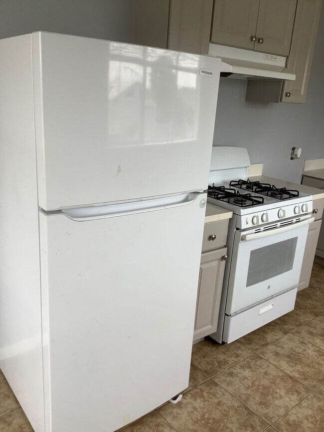 Photo - (211): 105-109 Marina Way South Unit 109 Marina Way South